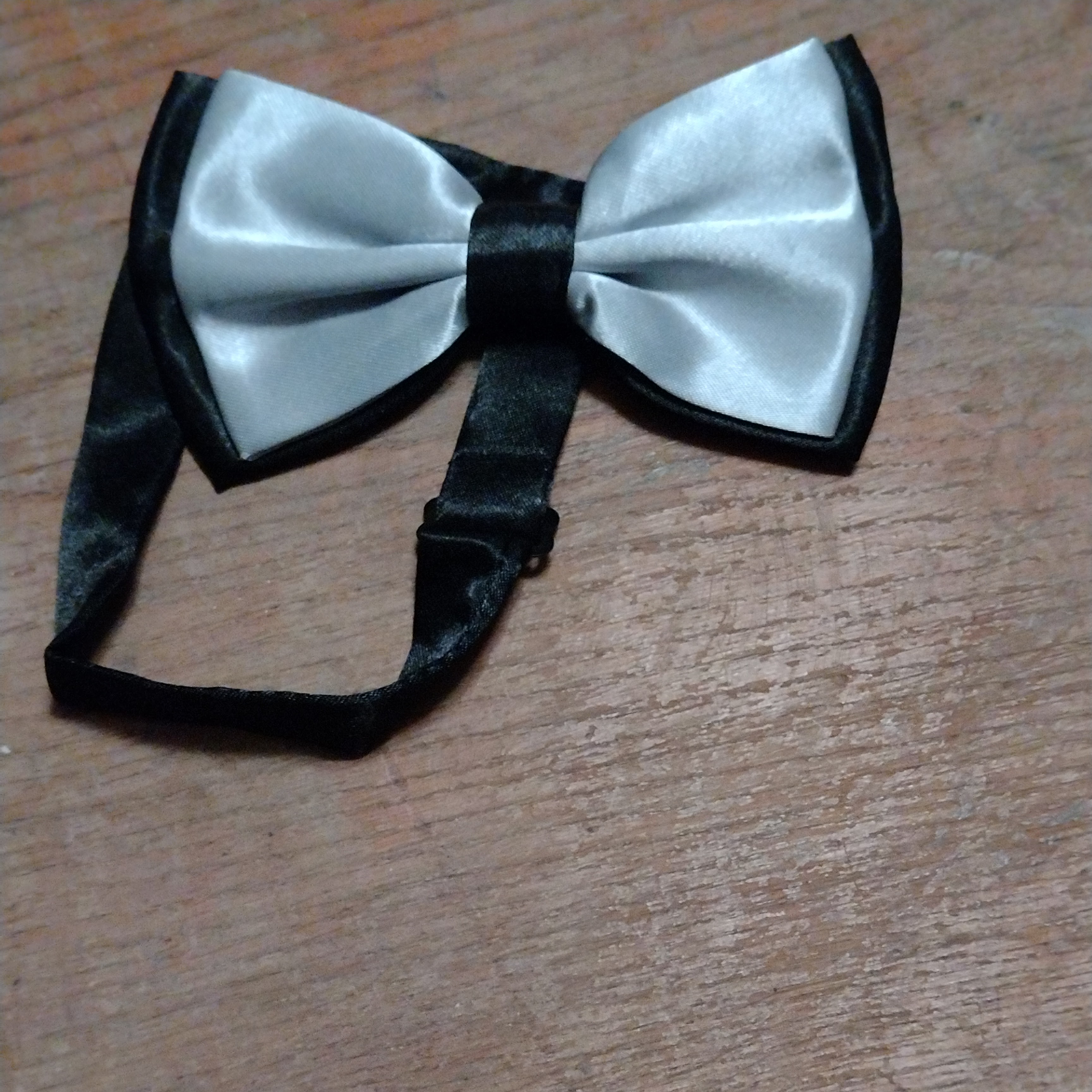 Butterfly i sort og grå satin.