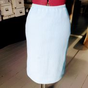 Foret lyseblå nederdel, liv 56 cm