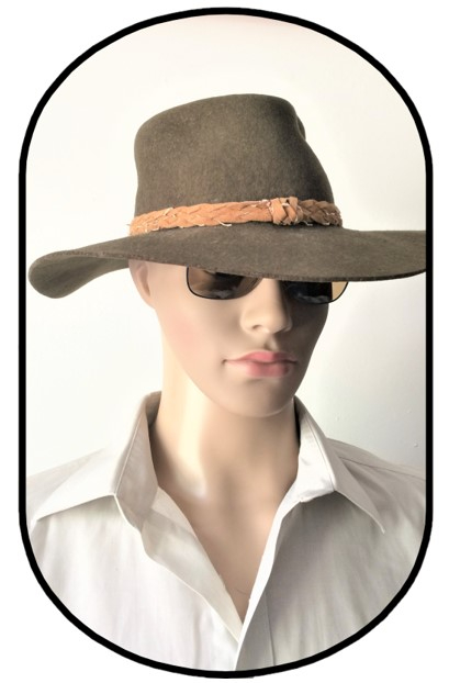HH07 Autback ("Aussi") hat i armygrøn filt. Str 59 - 250 KR