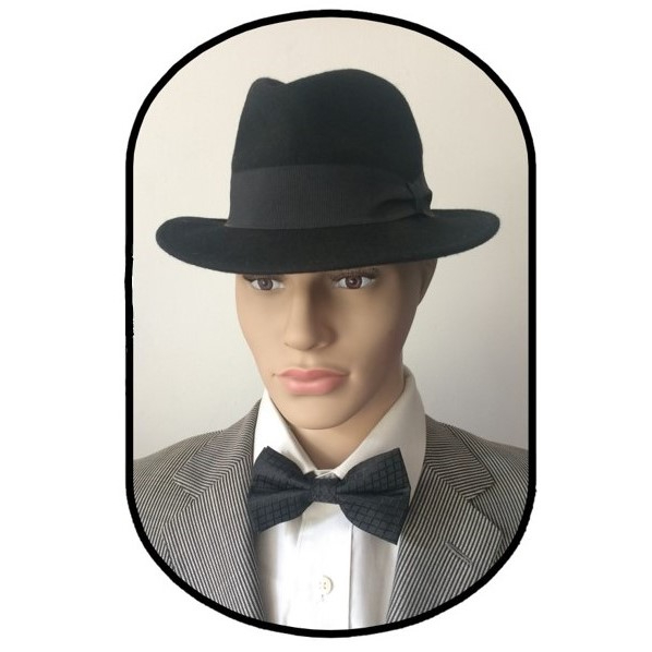 HH17 Fedora i sort filt. Uforet. Bredt bånd. Str 58  - 75 KR