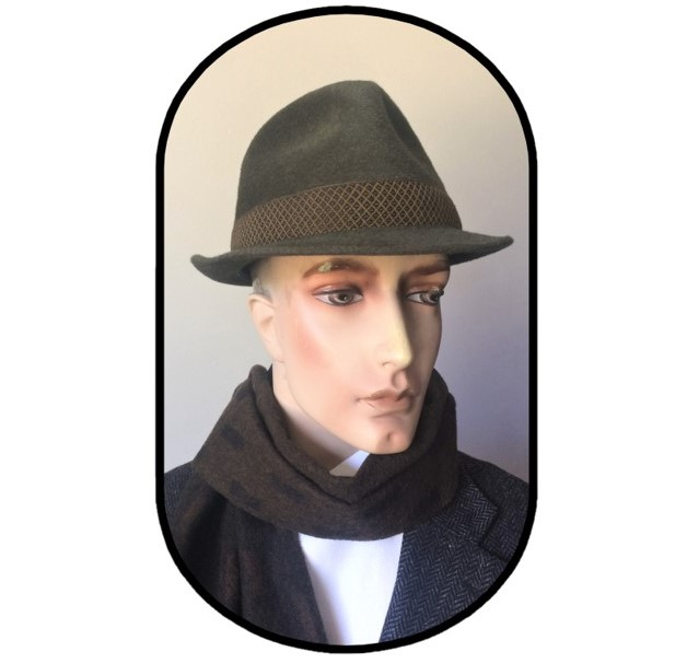 HH04 Olivengrøn trilby fra Cambell. Str 59 - 225 KR